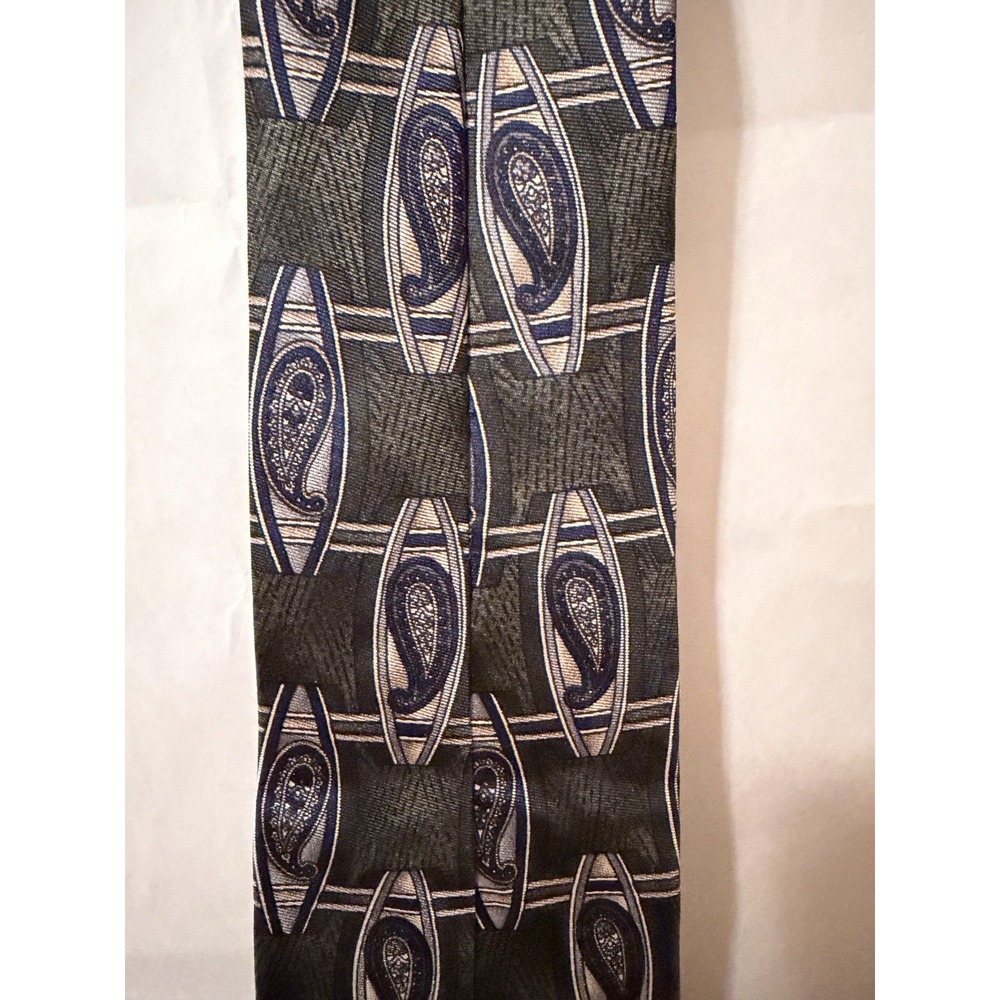 Arrow brand tie with an extra-long length - Picture 3 of 5
